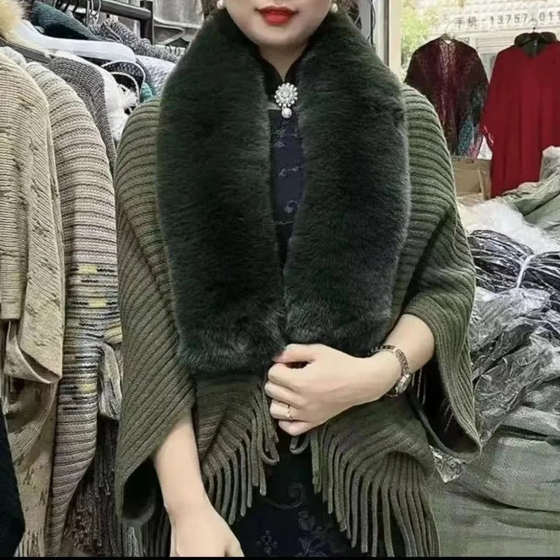 Guler de blană supradimensionat și eșarfă cu franjuri